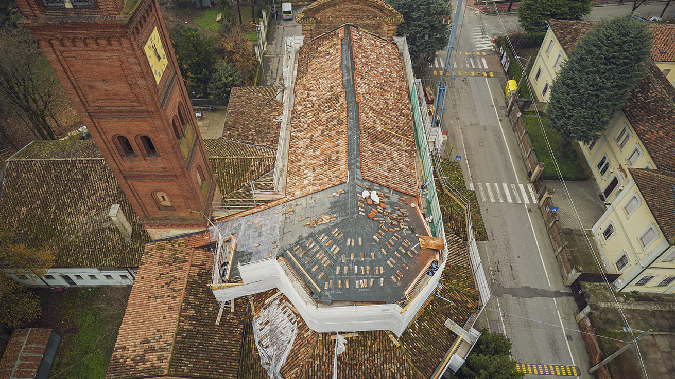 vista dall'alto tetto di una chiesa