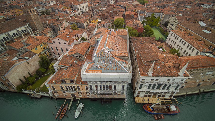 vista dei palazzi di venezia riqualificati con tetti ventilati