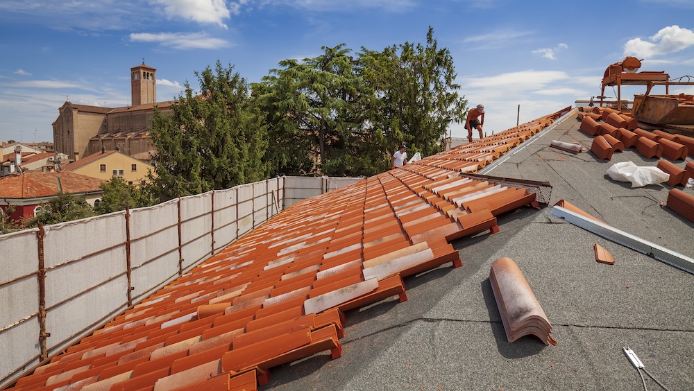 Dettaglio del tetto freddo in costruzione