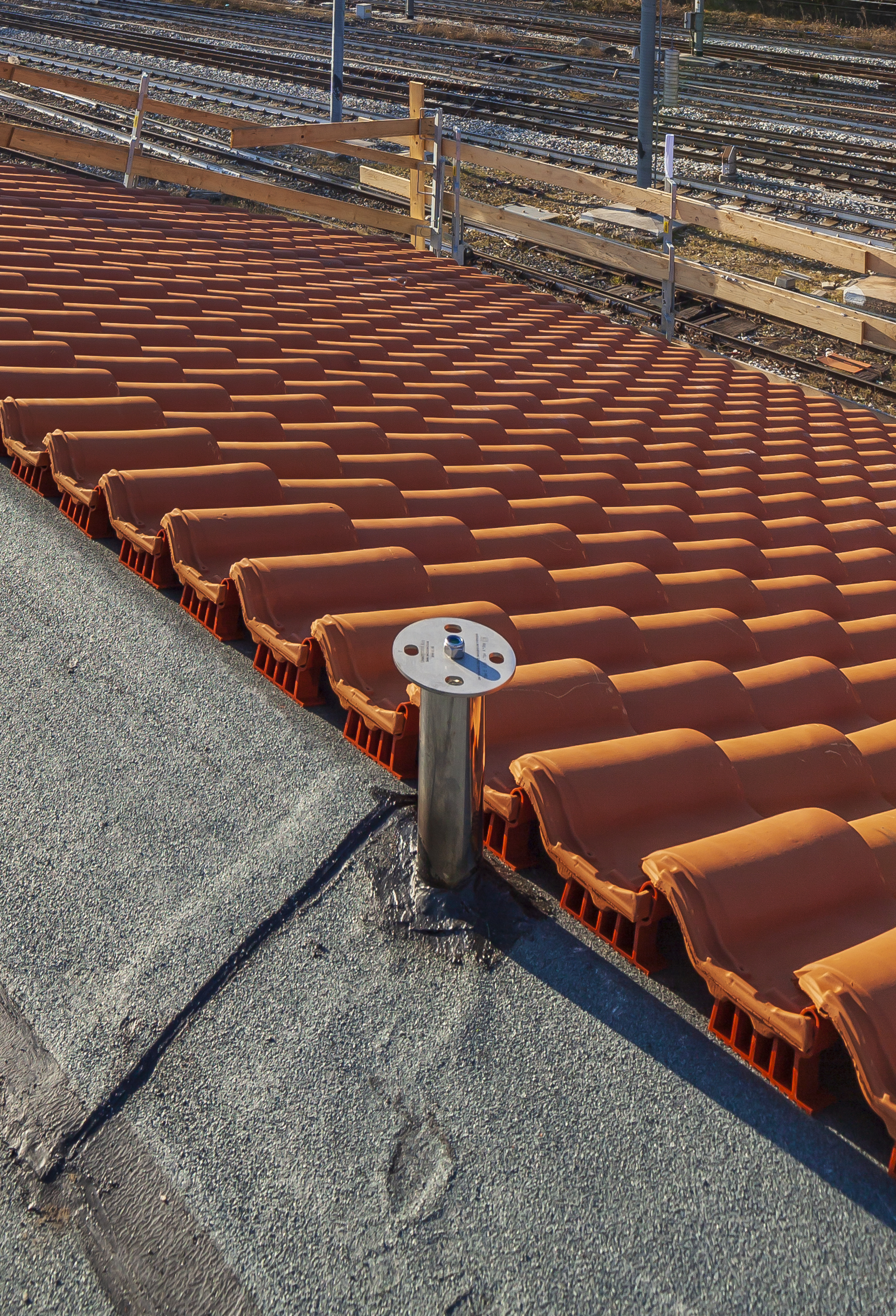 dettaglio linee vita per fotovoltaico su tetto ventilato