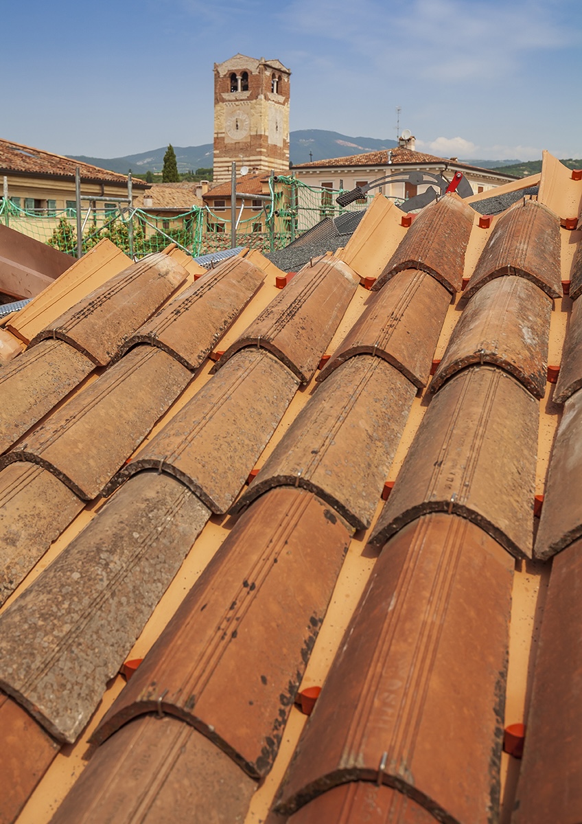 dettaglio di un tetto vincolato su cui applicare il fotovoltaico
